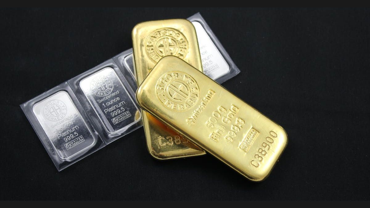 Gold vs Stocks: Which Is a Better Investment?