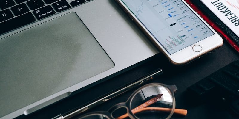 Double Top Pattern - How to Identify & Trade